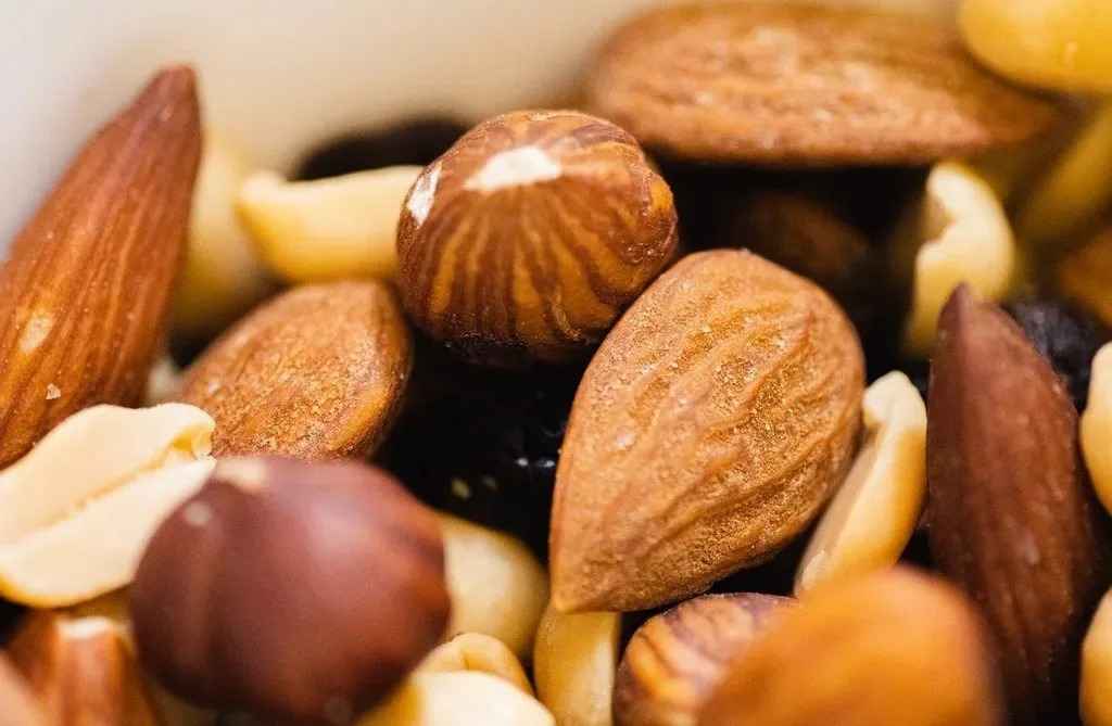 تصویر 1 از مغز بادام کوهی شور  با طعم خاص و اصیل